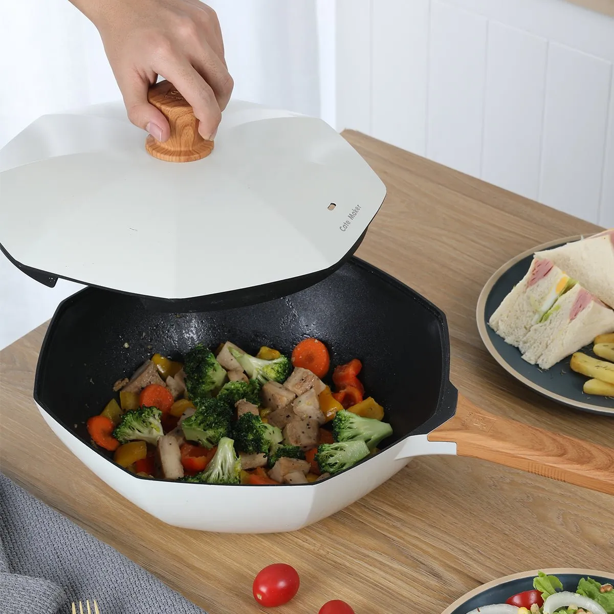 Italiano Octagonal 30cm White Non-stick Wok Pan - The Epitome of Culinary Excellence